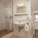 Keramikhotel Goldener Brunnen 3*