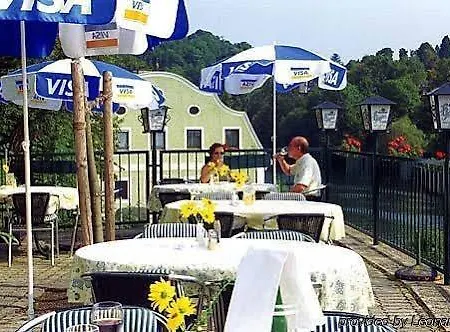 Keramikhotel Goldener Brunnen 3* גמונדן
