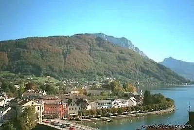 Keramikhotel Goldener Brunnen