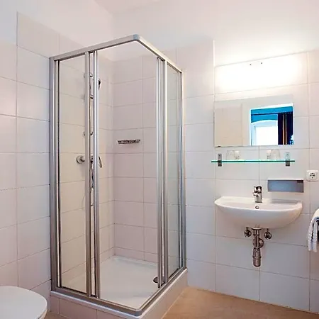 Keramikhotel Goldener Brunnen 3* Gmunden