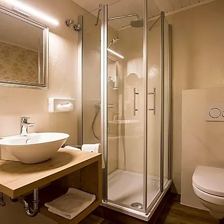 Keramikhotel Goldener Brunnen Hotel 3*