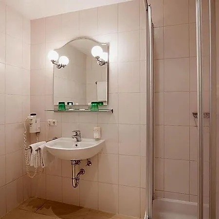 Keramikhotel Goldener Brunnen Hotel 3*