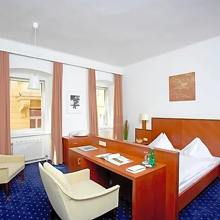 Keramikhotel Goldener Brunnen Gmunden