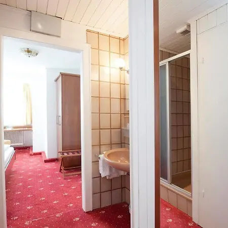 Keramikhotel Goldener Brunnen Otel Gmunden