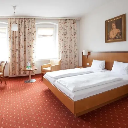 Otel Keramikhotel Goldener Brunnen Gmunden