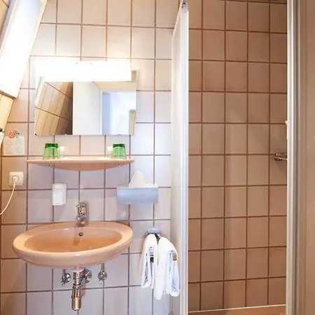 Otel Keramikhotel Goldener Brunnen Gmunden