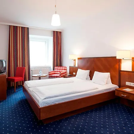 Keramikhotel Goldener Brunnen Gmunden