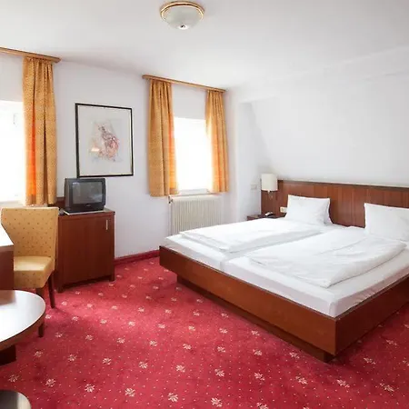 Keramikhotel Goldener Brunnen