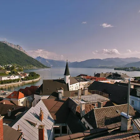 Keramikhotel Goldener Brunnen Otel Gmunden
