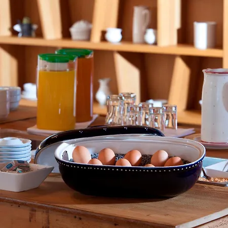 Keramikhotel Goldener Brunnen Hotell 3*