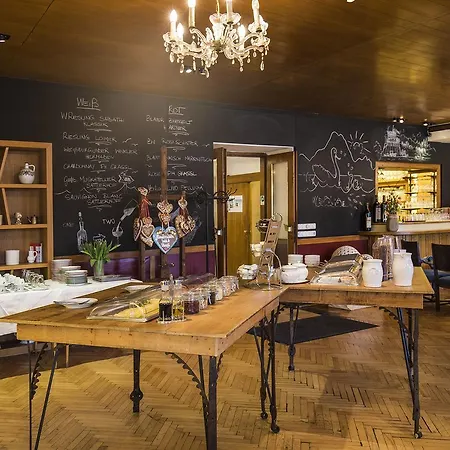 Keramikhotel Goldener Brunnen Hotell 3*