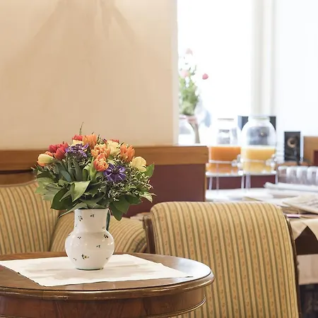 Otel Keramikhotel Goldener Brunnen 3*