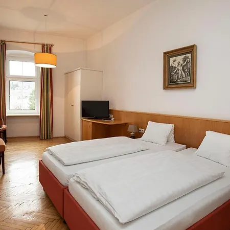 Keramikhotel Goldener Brunnen 3* Gmunden