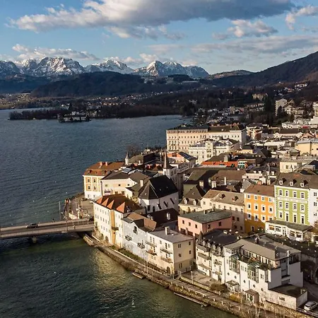 Otel Keramikhotel Goldener Brunnen
