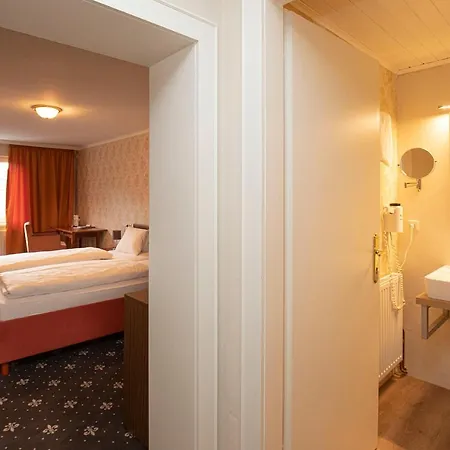 Keramikhotel Goldener Brunnen 3* Gmunden