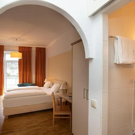 Keramikhotel Goldener Brunnen Otel Gmunden