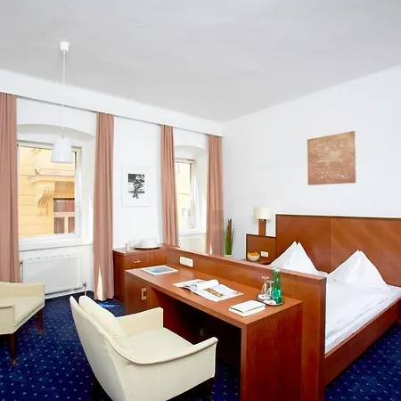 Keramikhotel Goldener Brunnen Otel Gmunden