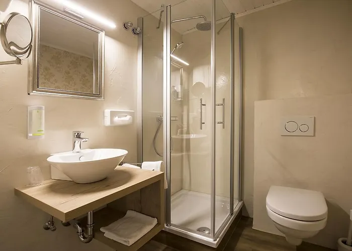 Keramikhotel Goldener Brunnen 3* Gmunden