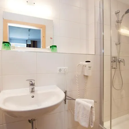 Keramikhotel Goldener Brunnen