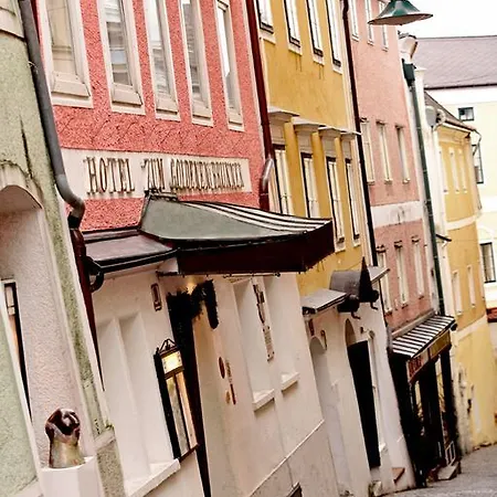 Keramikhotel Goldener Brunnen 3*