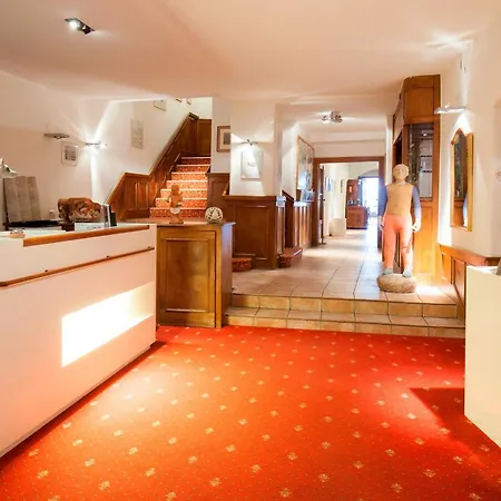 Keramikhotel Goldener Brunnen