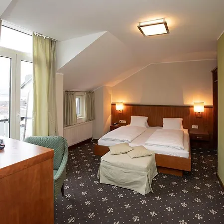 Keramikhotel Goldener Brunnen