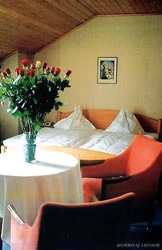 מלון Keramikhotel Goldener Brunnen גמונדן