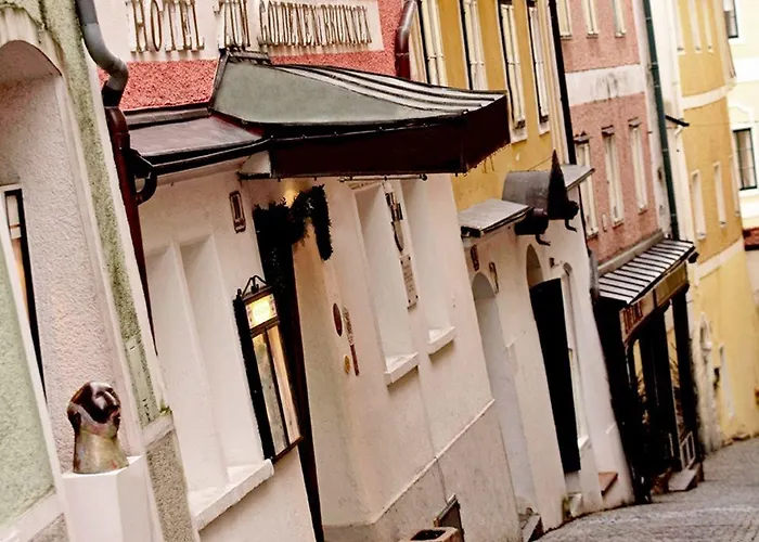 Keramikhotel Goldener Brunnen מלון גמונדן