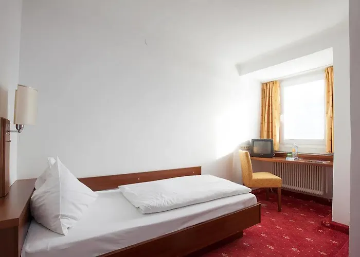 Keramikhotel Goldener Brunnen גמונדן