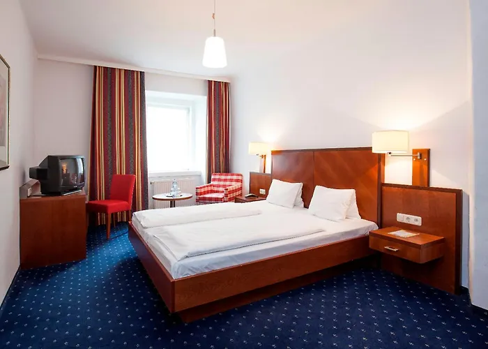 Keramikhotel Goldener Brunnen גמונדן