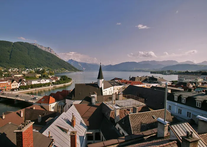 Keramikhotel Goldener Brunnen מלון גמונדן