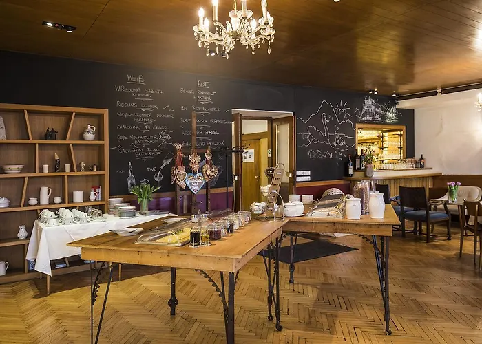 Keramikhotel Goldener Brunnen מלון 3*