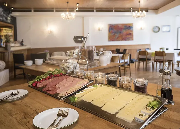 מלון Keramikhotel Goldener Brunnen