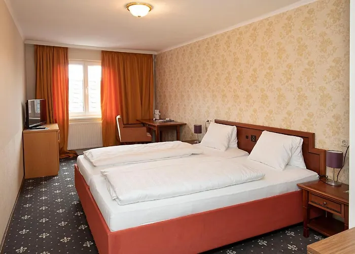 Keramikhotel Goldener Brunnen מלון 3*