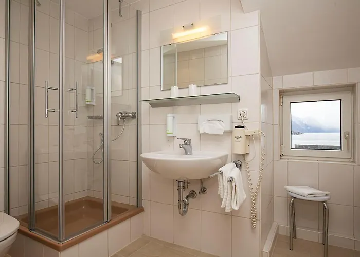 Keramikhotel Goldener Brunnen 3*